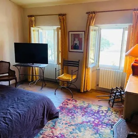 Villa Provencale Familiale Avec Piscine *